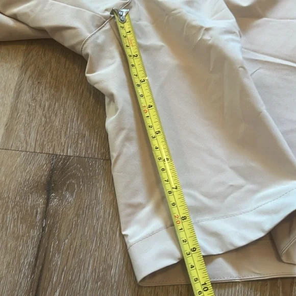 J Lindeberg Men's 29 Kahki Golf Cargo Shorts Quick Dry Performance - Picture 3 of 9